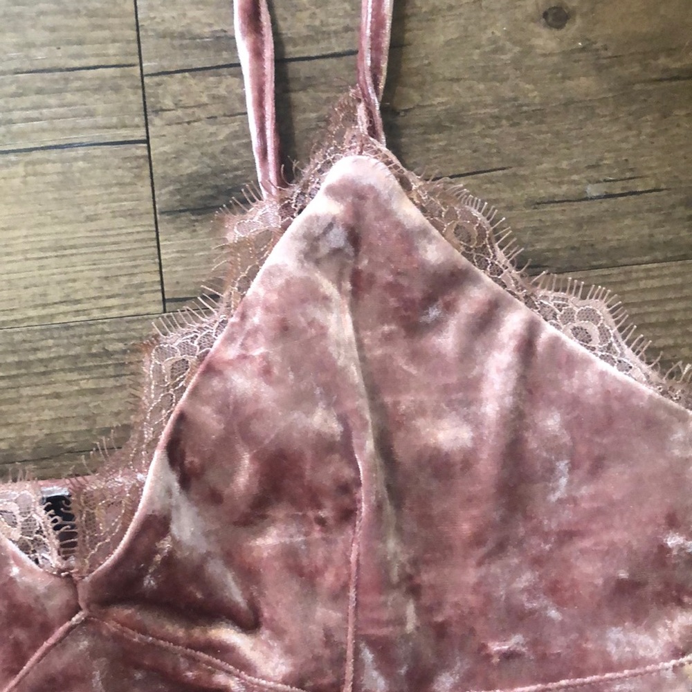 Velvet tops - Picture 2 of 3